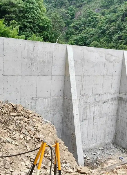 沧州盐山县重力式挡土墙